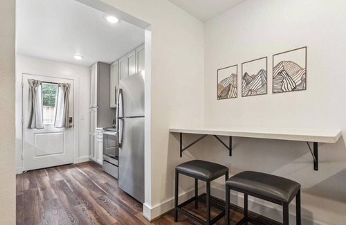 South Central Houston Apartamento | Rice Village Escape ~ Dining Shopping Fun