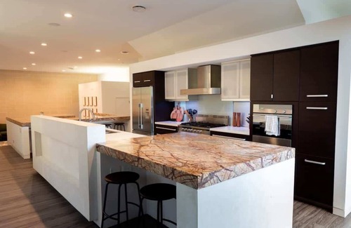 Boulevard Oaks Casa | Rice Village Retreat - Rooftop deck - Sleeps 12