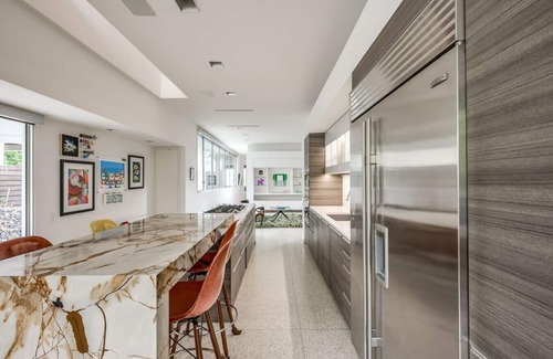South Central Houston Casa | Rice Village Ultra Luxury Home