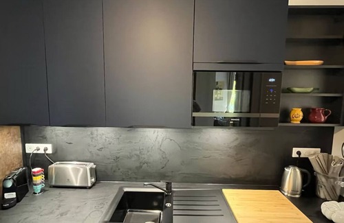 11th Arrondissement Apartamento | Richard Lenoir 3-bedroom air-conditioned 2nd floor elevator.