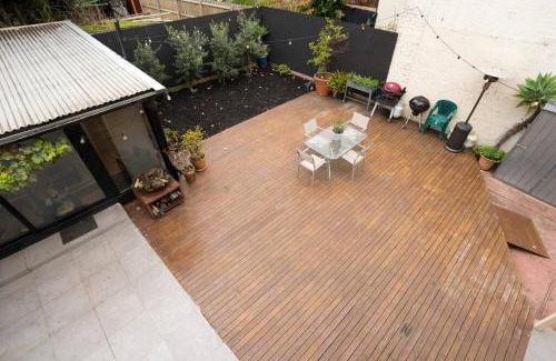 Richmond North Casa | Richmond Delights - 4 Bedrooms and a Big Backyard