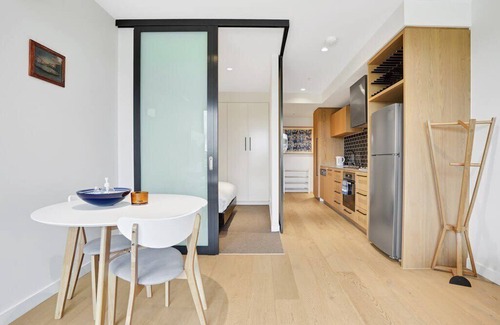 Richmond North Apartamento | Richmond Heritage Executive Apt. for 2 w/ parking