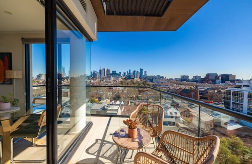 Richmond North Apartamento | Richmond Penthouse | Modern 2BR with City Views