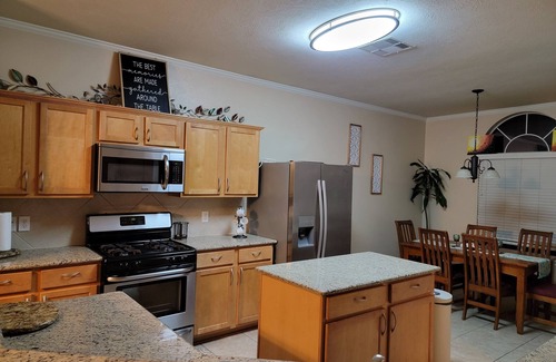 Clodine Casa | Richmond Retreat 1 story w/ backyard patio and playset near 99& Westpark Tollway