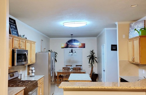 Clodine Casa | Richmond Retreat 1 story w/ backyard patio and playset near 99& Westpark Tollway
