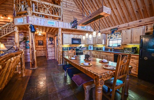 Board Camp Cabina | Ride to the trails from this secluded Luxury Cabin in Wolfpen Gap-Bear Mountain