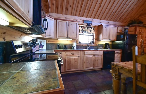 Board Camp Cabina | Ride to the trails from this secluded Luxury Cabin in Wolfpen Gap-Bear Mountain