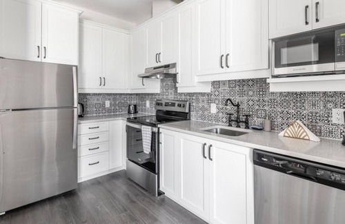 Smiths Falls Apartamento | Rideau King 1Br Apartment Free Parking