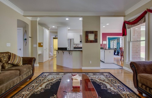 Brentwood Casa | Ridge Creek Getaway, ideal 4 Friends&Family get-togethers, events & receptions.