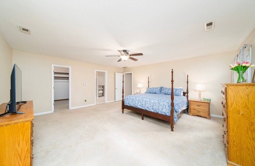 Greensboro Casa | Ridge Haven Manor 3300 sf 5 Bdrm