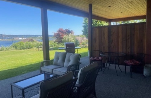 Campbell River Casa | Ridge View Suite Seascape Panorama with Covered Deck