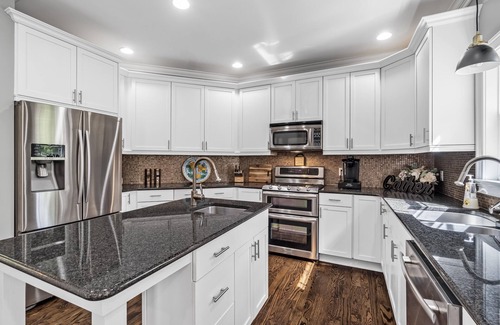 Mooresville Casa | Ridgetop Lakefront Retreat! Sleeps 16, Pets welcome! Boat Rental Available!!!
