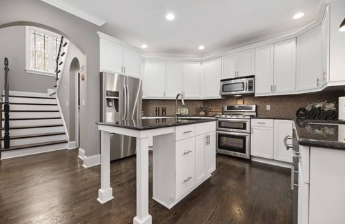 Mooresville Casa | Ridgetop Lakefront Retreat! Sleeps 16, Pets welcome! Boat Rental Available!!!