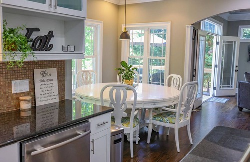 Mooresville Casa | Ridgetop Lakefront Retreat! Sleeps 16, Pets welcome! Boat Rental Available!!!
