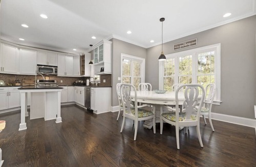 Mooresville Casa | Ridgetop Lakefront Retreat! Sleeps 16, Pets welcome! Boat Rental Available!!!