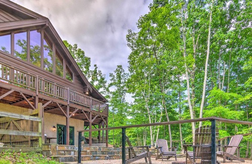 Vein Mountain Cabina | 'Ridgetop View' Nebo Cabin: Hot Tub, Fire Pit