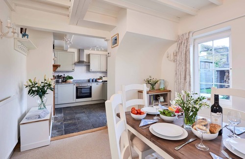 Sandsend Cabaña | RIGG COTTAGE, admite mascotas, con fuego abierto en Whitby, Ref 1015758