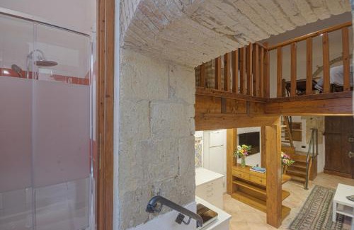 Historic Castle District Apartamento | Right House - Small Garden in Old Town - Historical Castle District
