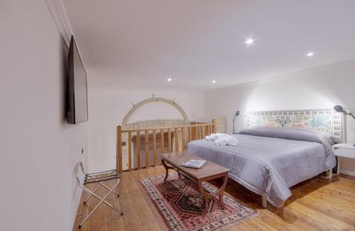 Historic Castle District Apartamento | Right House - Small Garden in Old Town - Historical Castle District