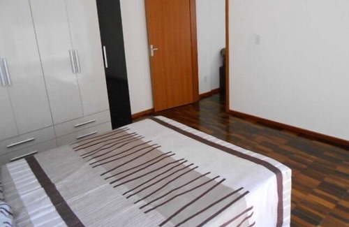 Centro Historico Apartamento | Bien en el centro, cerca de Santa Casa y UFRGS. Con split, internet, ascensor