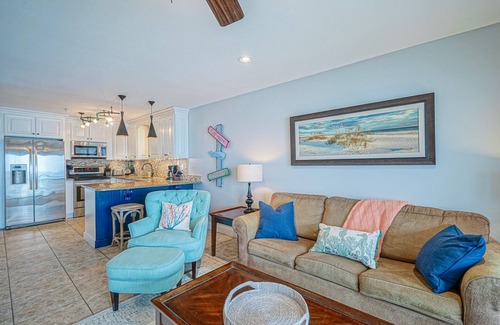 Seagrove Beach Condominio | Right on the Beach ~ An Emerald Oasis ~ Pool ~ 1BR 1BA ~ King & Bunks