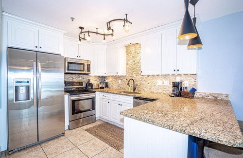Seagrove Beach Condominio | Right on the Beach ~ An Emerald Oasis ~ Pool ~ 1BR 1BA ~ King & Bunks