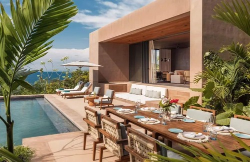 Lo de Marcos Casa | Right On The Beach! Balcony, Outdoor Pools, Free Breakfast, Free Parking!