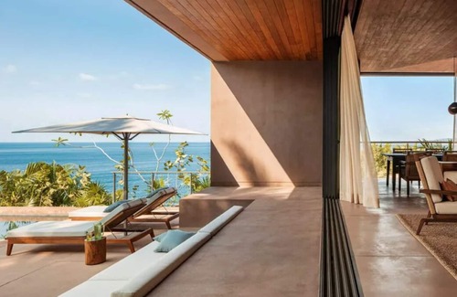 Lo de Marcos Casa | Right On The Beach! Balcony, Outdoor Pools, Free Breakfast, Free Parking!