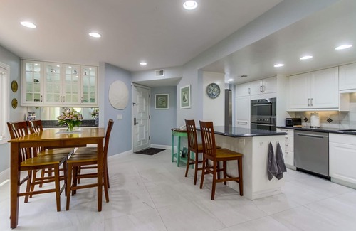 Central Mission Beach Condominio | ¡Justo en la playa! Recién remodelado 2BR / 2BA Bayfront. Perfecto para familias.
