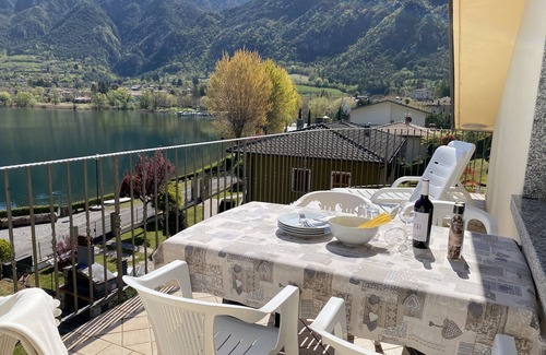 Idro Apartamento | Right on the lake, view of the lake and mountains, 200m to store