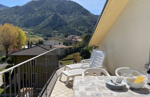 Idro Apartamento | Right on the lake, view of the lake and mountains, 200m to store