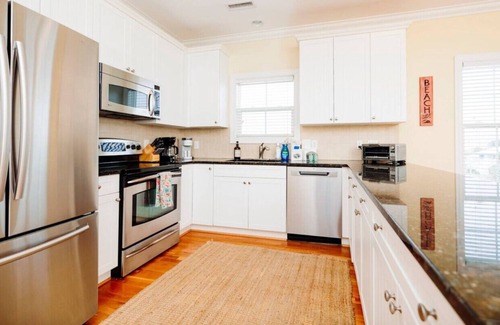 Kure Beach Casa | Right on Tide: 2.5 blks to beach, pier!