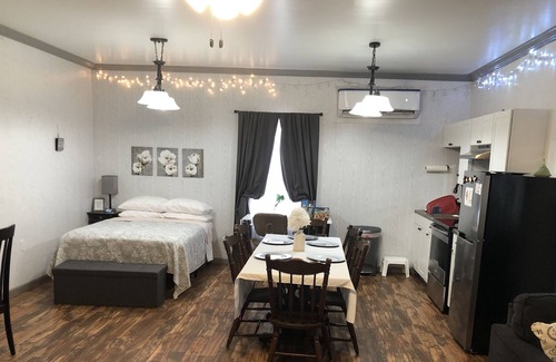Scott Casa | Riley Pool Guest House Saltwater