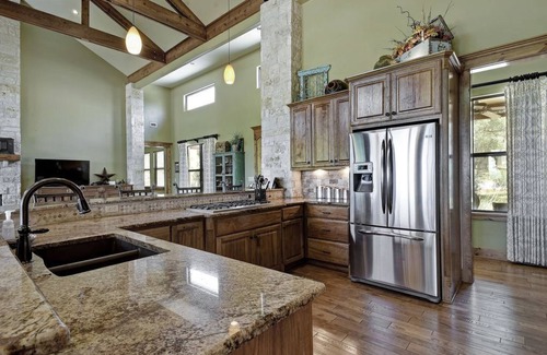 San Marcos Casa | ULTIMATE DREAM HOME w / Amazing View! Cine, piscina, bañera de hidromasaje, juego de rol