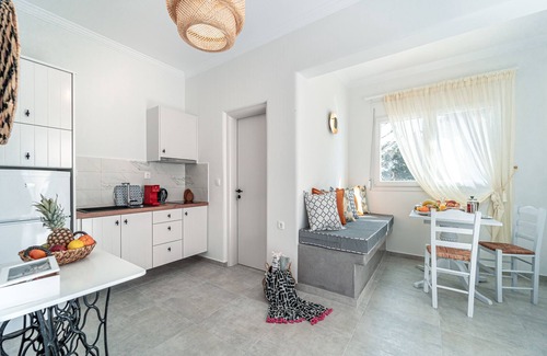Akrotiri Apartamento | Rimidi apartment garden view