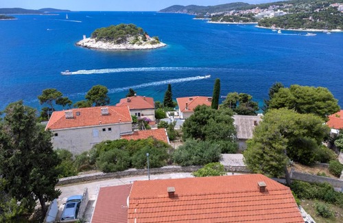 Krizni rat Apartamento | Rinada - ZF Hvar