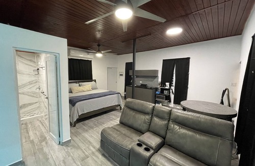 Puerto Rico Apartamento | RINCON*COUPLES*KING BED*KITCHEN*CLOSE TO BEACH & REST.
