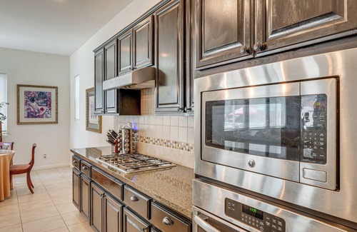 Bakersfield Casa | Rio Bravo Country Club Home in Bakersfield w/ Pool