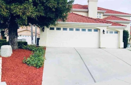 Bakersfield Casa | Rio Bravo Country Club Beautiful Custom Home