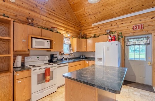 Hill City Cabina | Ripplin Creek Haven | 3 Bed, 2 Bath