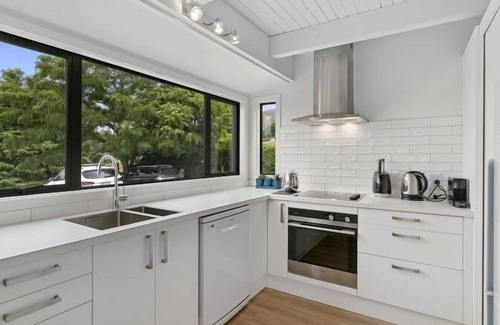 Wanaka Casa | Rippon Lea - Wanaka-Relax and unwind, or set out on an adventure