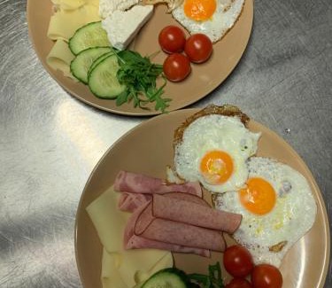 Gloggnitz Apartamento | Ristorante Adria