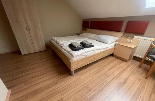 Gloggnitz Apartamento | Ristorante Adria