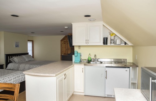 Cape Breton Regional Municipality Cabaña | Rita's Retreat: The Bachelor ~ Indoor Saltwater Pool ~ with Lake View!