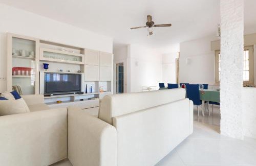 Punta Prosciutto Casa | Riva degli Angeli by BarbarHouse
