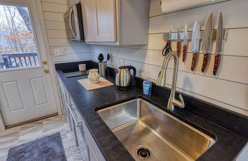 Woodstock Cabina | Rivah Retreat -River Front- Fishing -Hot tub