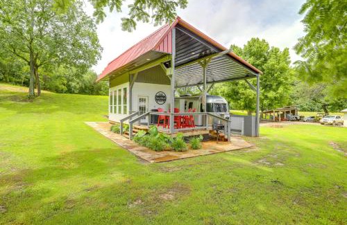 Mountain View Apartamento | River Access and Private Deck Mountain View Retreat