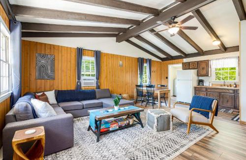 Luray Casa | River Access Cabin w Hot Tub, Deck, Grill, & Wifi