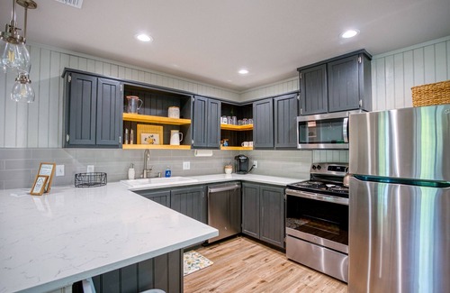 Kyle Cabina | River Access | Fire Pit | BBQ | Sleeps 17