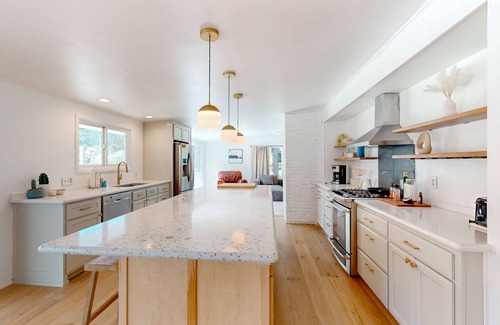 Salyer Casa | River and mountain view home with expansive deck, private pool